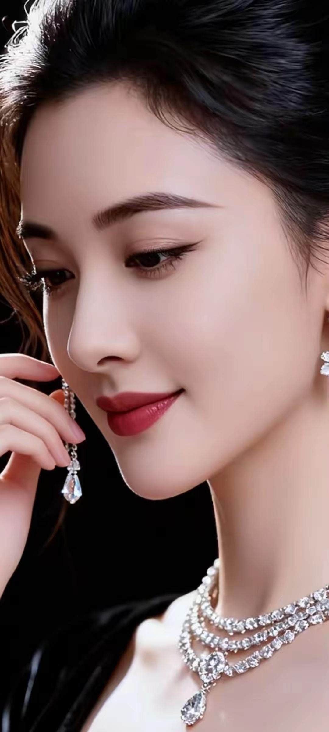 优雅气质，闪耀珠宝，完美妆容，女神范儿！🌟🍒💖