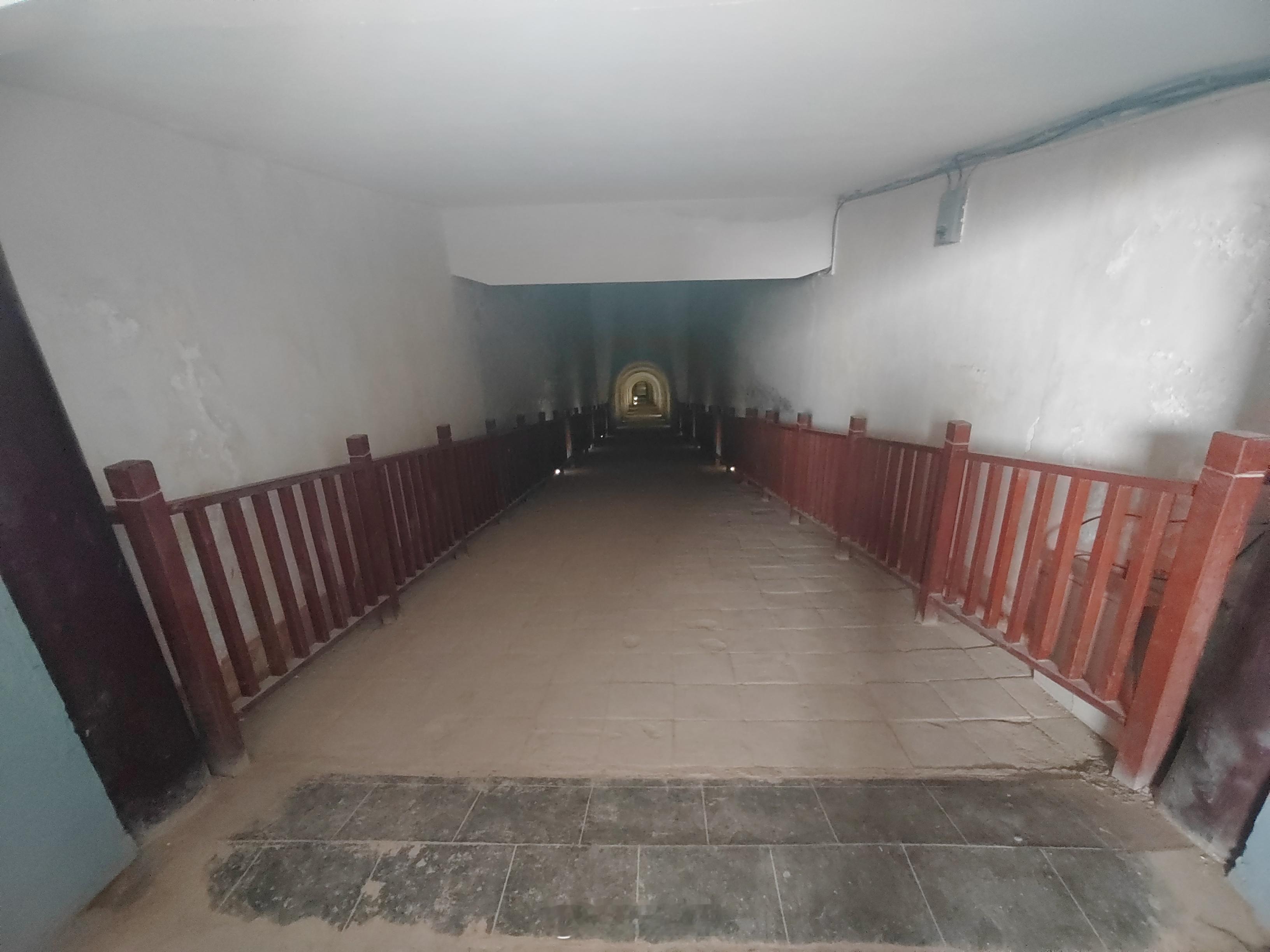 早上刚开馆，一个人进懿德太子墓，心里还真有点发毛！[汗][汗][汗] ​​​