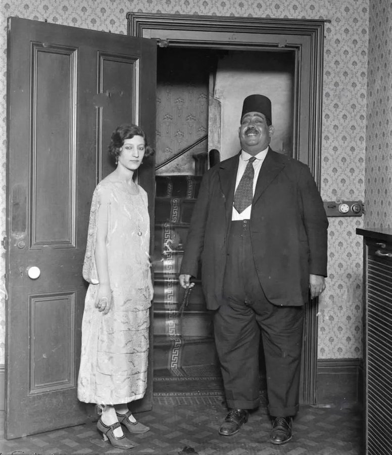 埃及政治家，埃及宪政自由党领导人之一，马哈拉·库布拉区区长，埃及“米斯尔”纺织公