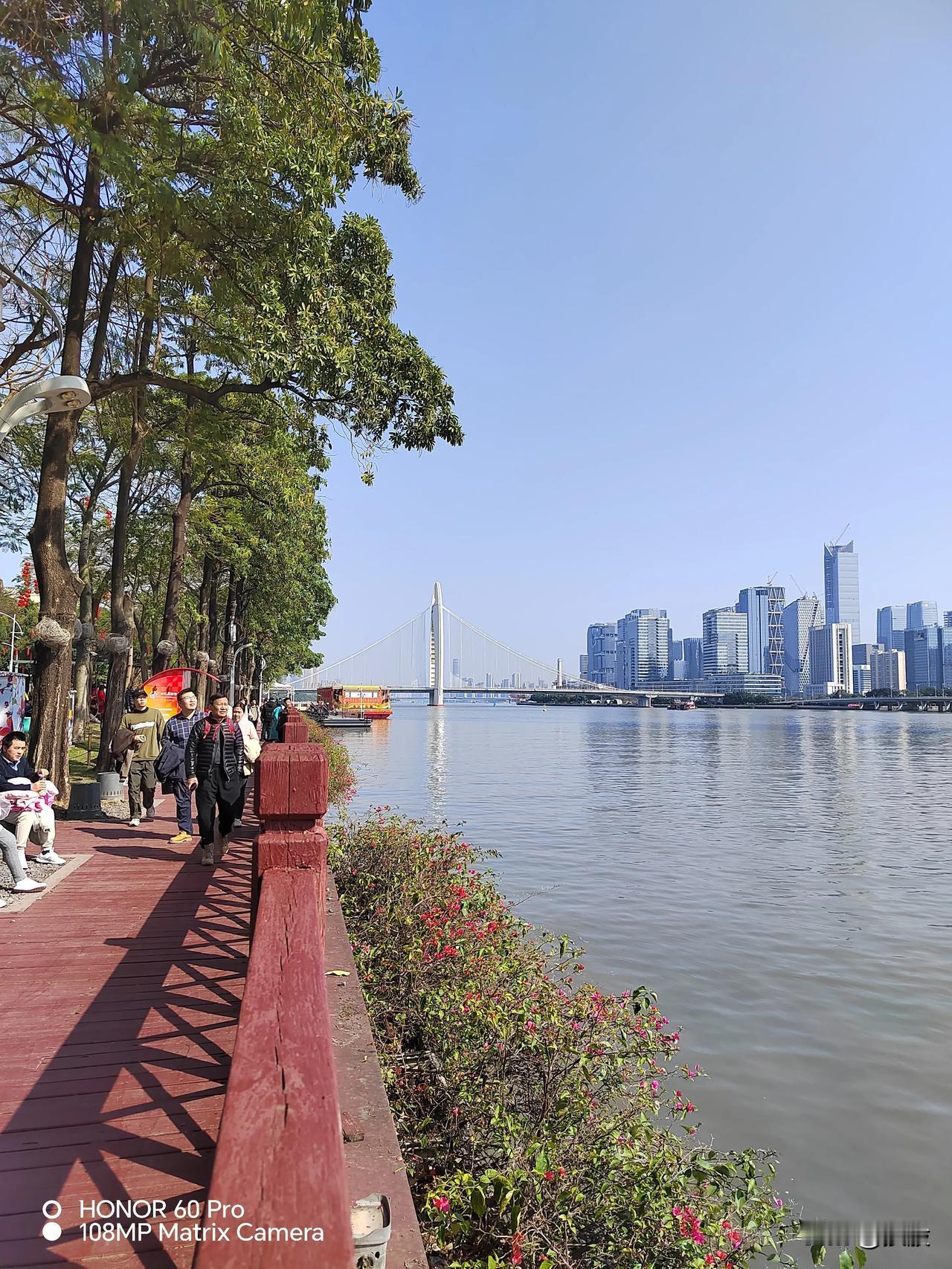 
       佛山是一个来了就不愿走的地方。
       这里除了城市富足美