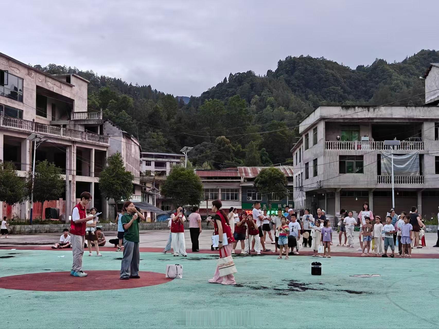 重庆学子筑桥推普暖人心【以普通话为桥，让乡土心声相连】  说好普通话，朋友遍天下