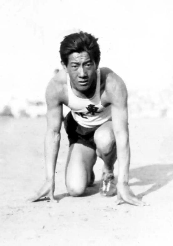 1932年，刘长春揣着张学良给的8000大洋，坐了22天船，上岸第二天就参加洛杉