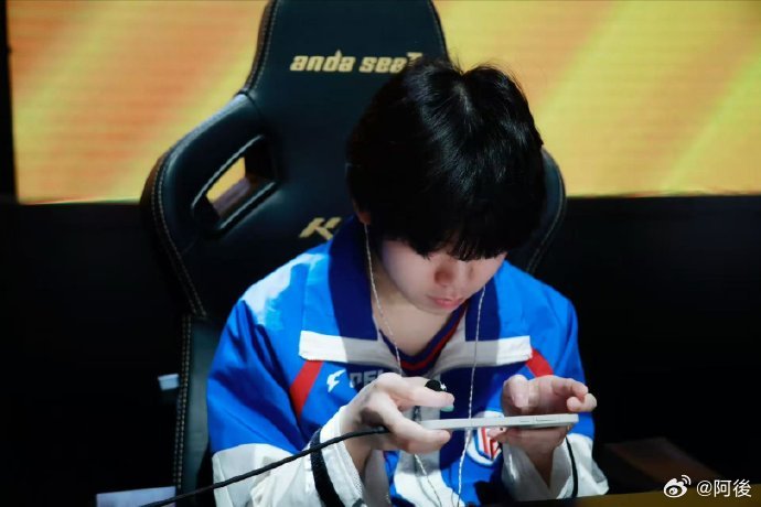 PEL春季赛第六周最佳阵容LGD天第六周淘汰王 恭喜各位选手入选第六周最佳阵容！