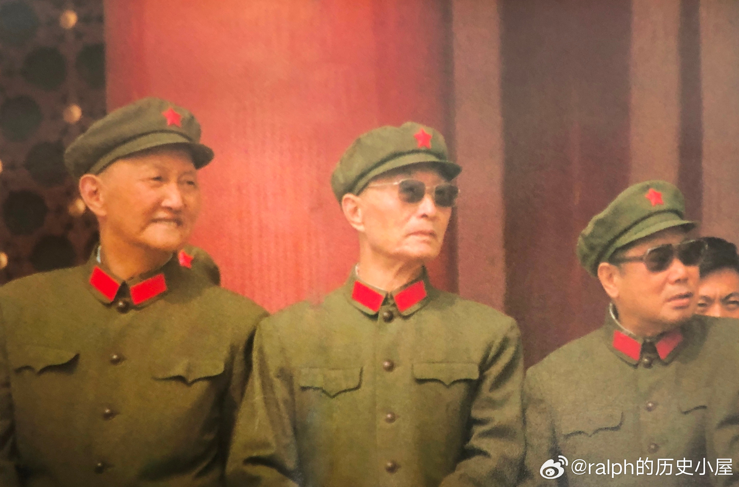 1984年10月1日总后勤部长洪学智、国防部长张爱萍和总参谋长杨得志在天安门城楼