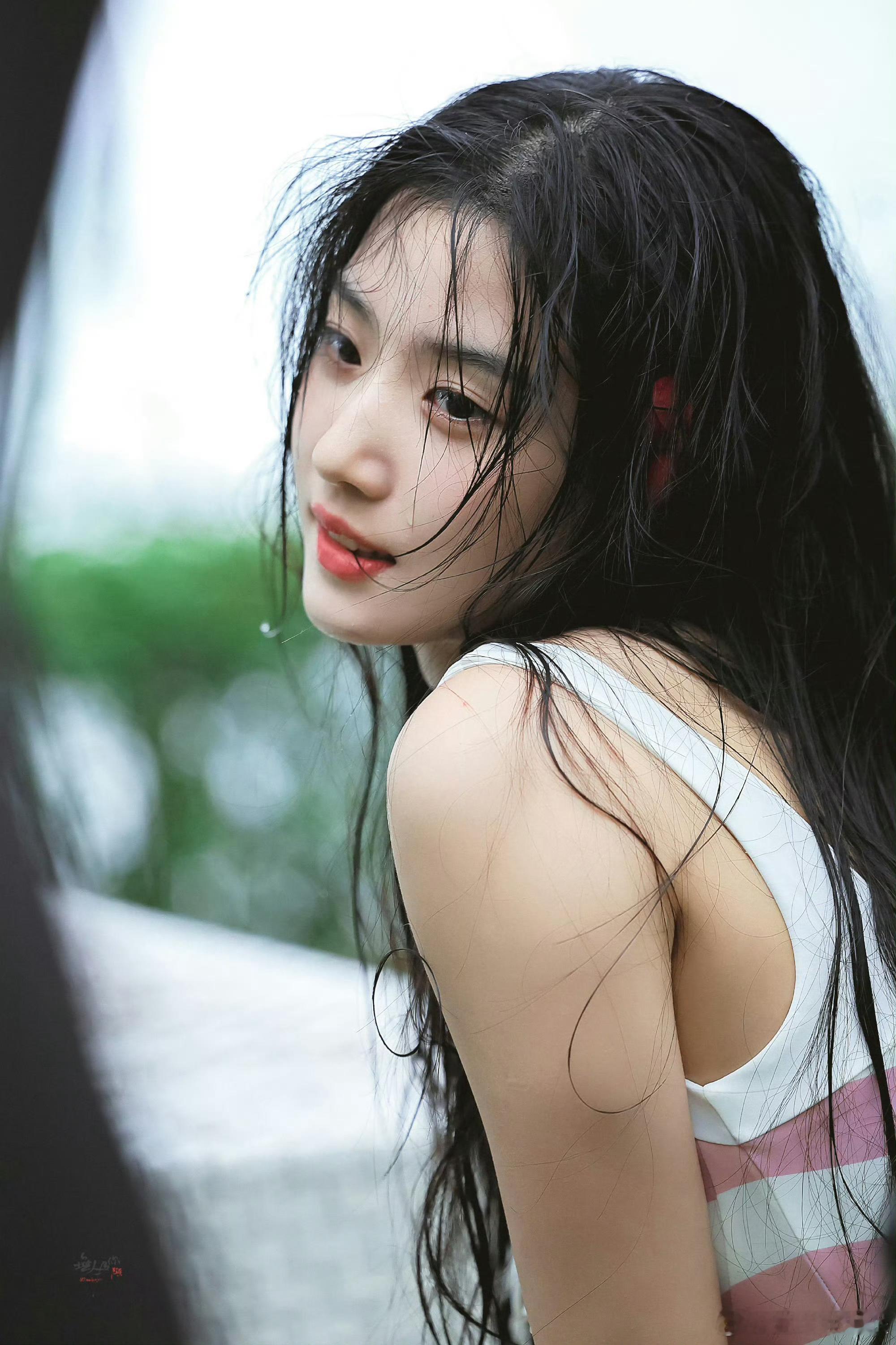 卢昱晓大家好这个女人叫小昱卢昱晓的夏日超亮眼！“大家好这个女人叫小昱”的称呼超可