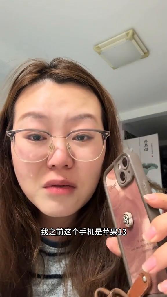 35岁今天失业了。
失业了，今天刚刚被公司给辞退。我昨天刚买了一部新手机，就是为