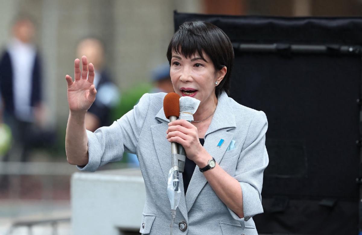 高市在8月15日到底会不会去拜鬼？日本民众终于醒悟，喊出摧毁靖国神社：若继续拜鬼