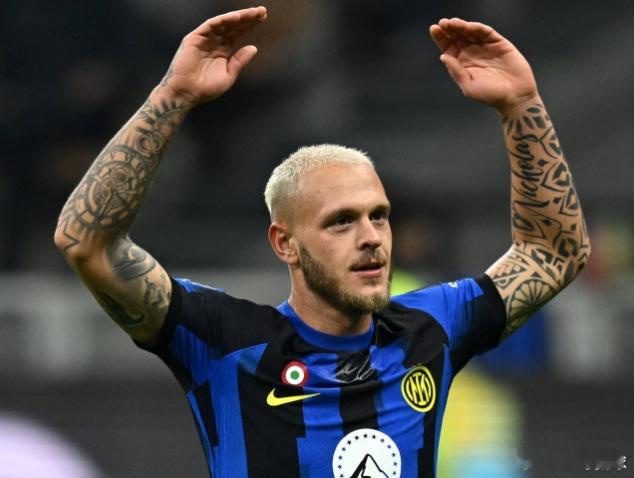 据意大利记者斯基拉报道，国米正与迪马尔科商谈涨薪续约至2030年。迪马尔科目前的