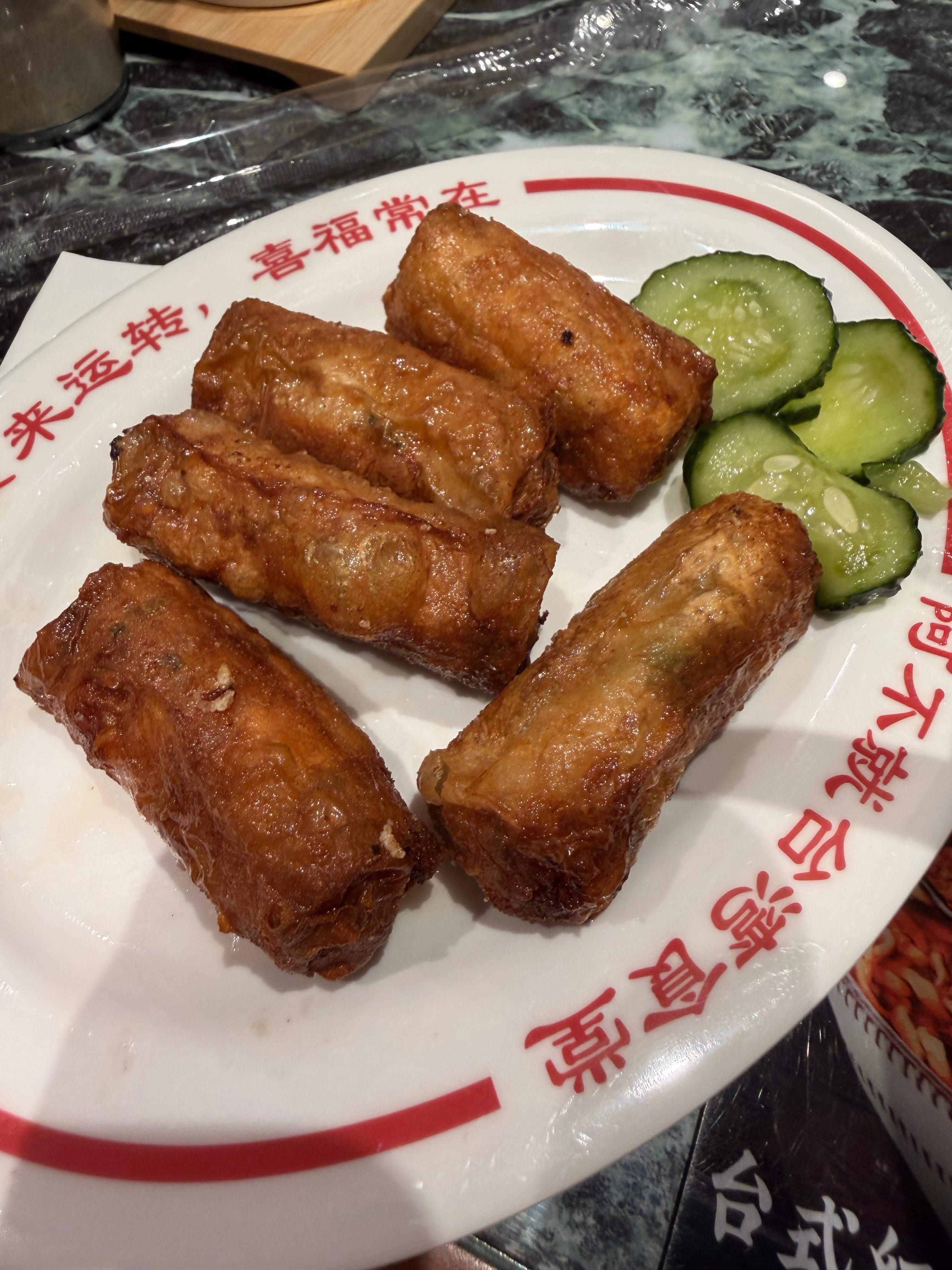 我去呀第一次吃这个炸虾卷 简直惊为天人 
