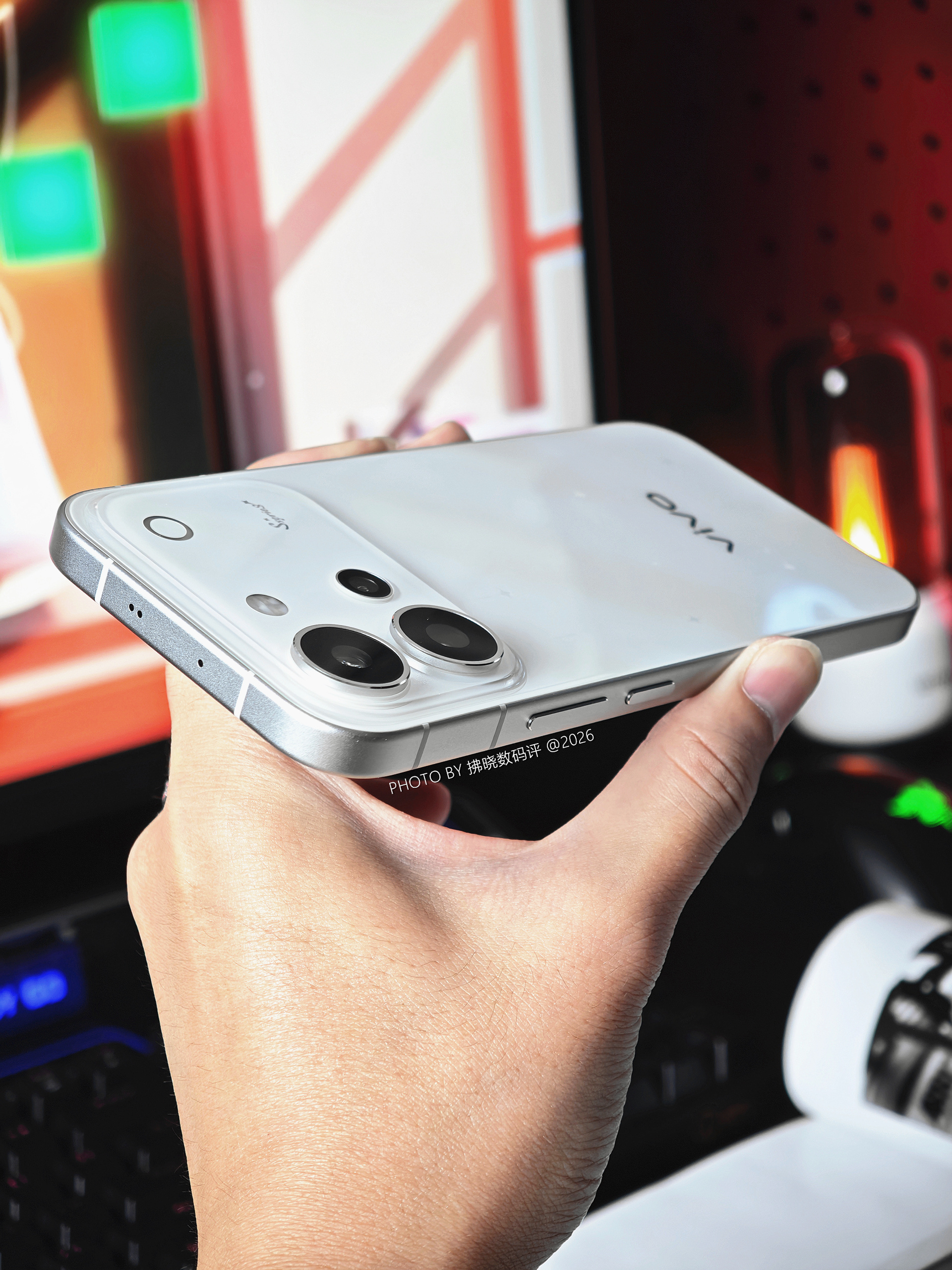 「拂晓开箱」vivo S60：虽说距离发布已时隔两个多月，但就外观设计和工艺细节