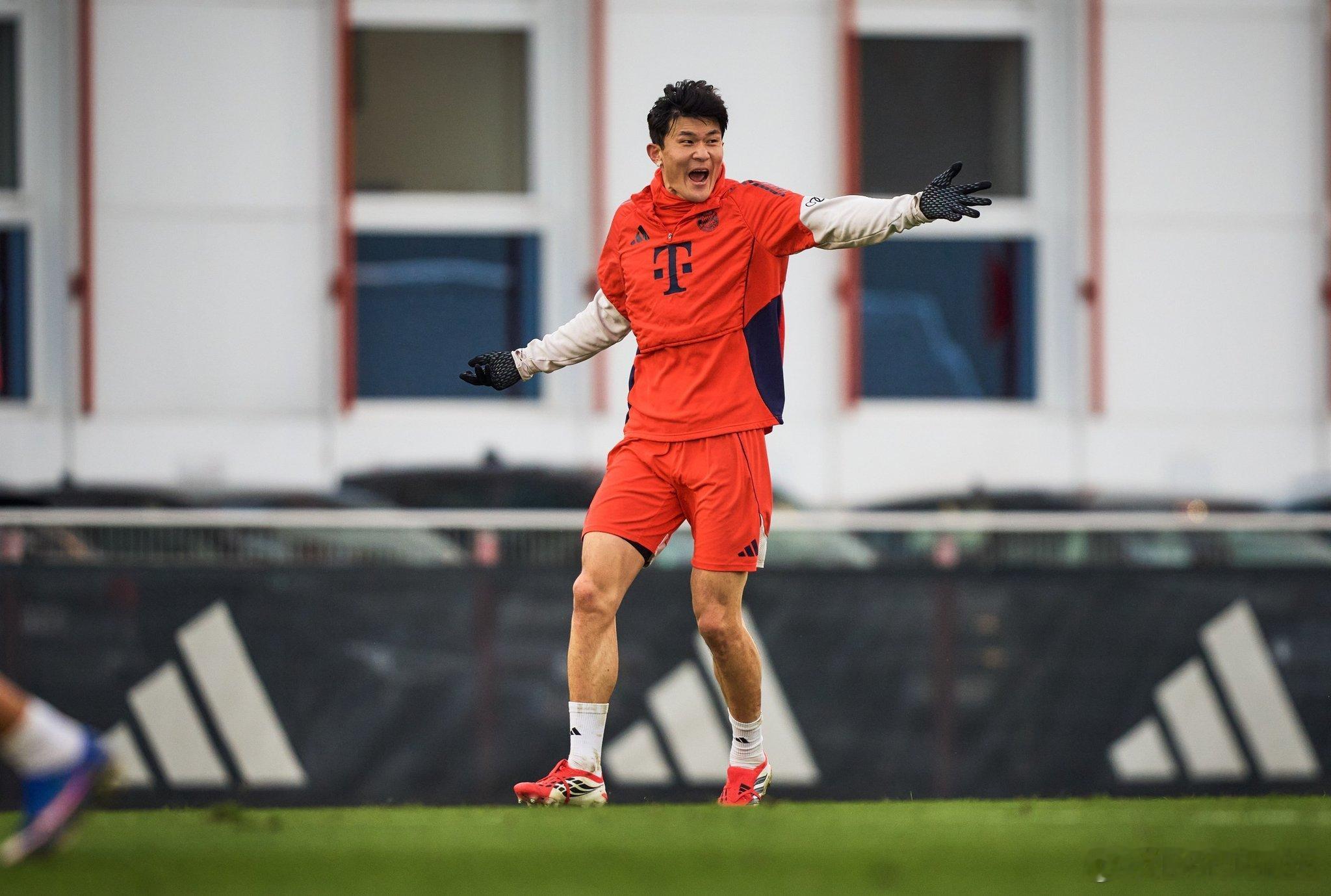 🚨伊藤洋輝與金珉載今日皆提前結束訓練。伊藤洋輝因肌肉問題，金珉載則受膝蓋疼痛困