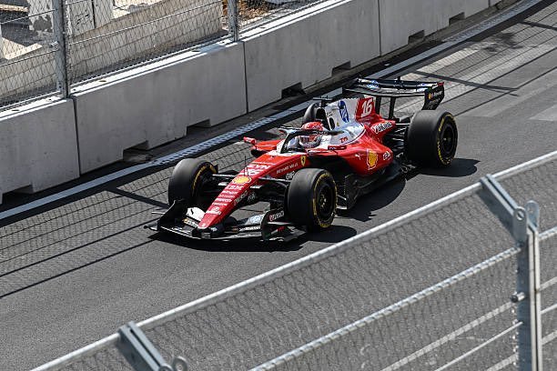 F12026F1英国大奖赛 F1 规则明确规定不允许车队用当前赛季的赛车进行 T