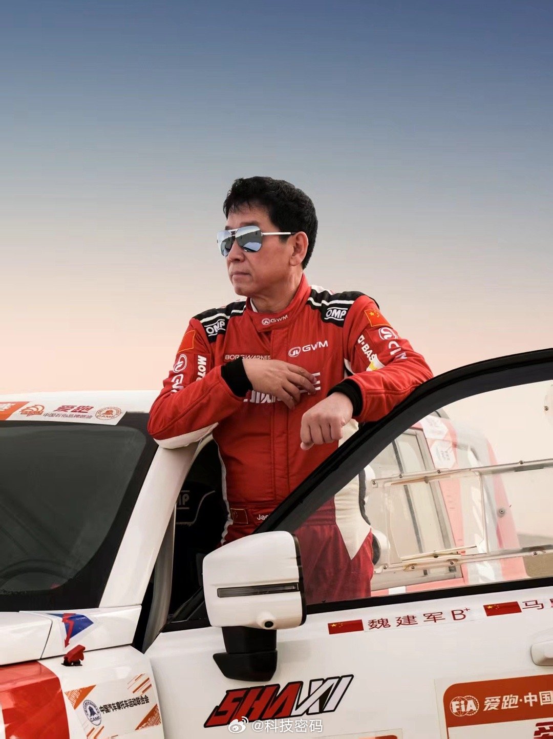 魏建军和于东来两位大佬同框直播？牛p魏建军亲自带队探秘工厂黑科技于东来惊叹：这才