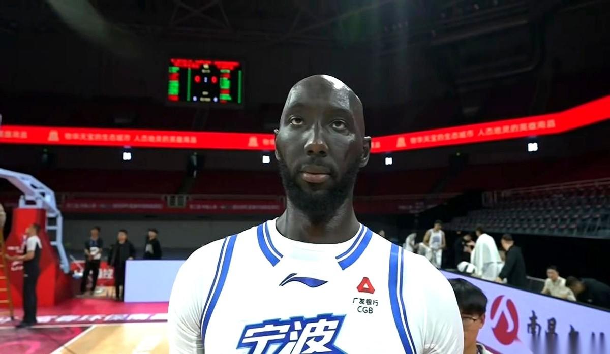 说句扎心的话，昨晚那场球，根本就不是一场比赛。
那是一场解剖。
一场把CBA很多