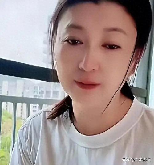 闫学晶赢了官司，何庆魁没叫她名字，却让东北人一眼就懂。
这事没上热搜第一，但法院