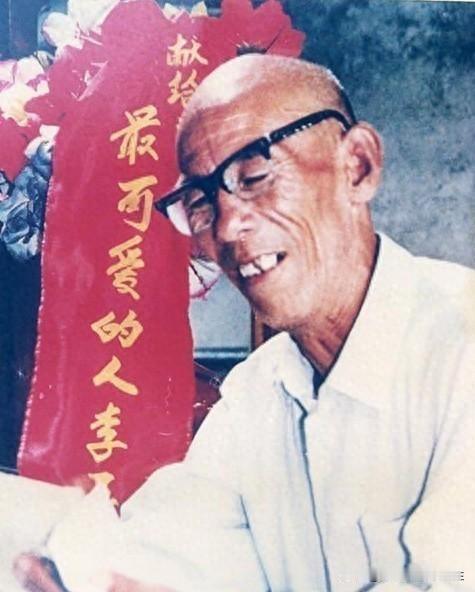 1983年，李玉安去世多年后被发现另有隐情，子女意外揭开“死而复生”的秘密，不许