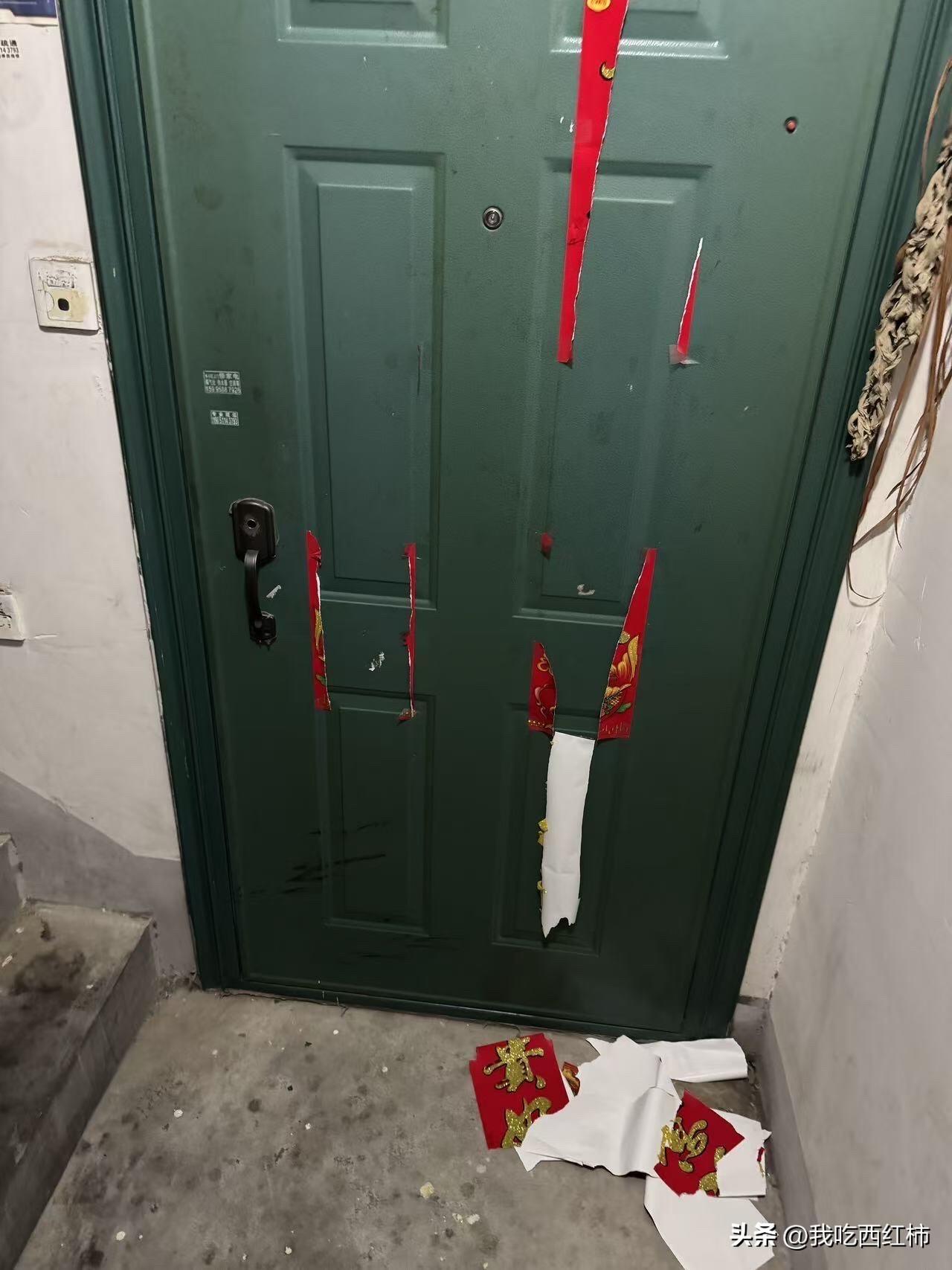 如题，今天刚奔波一天从老家自驾七百公里回来，上楼的时候感觉地上有一摊纸，打开灯一