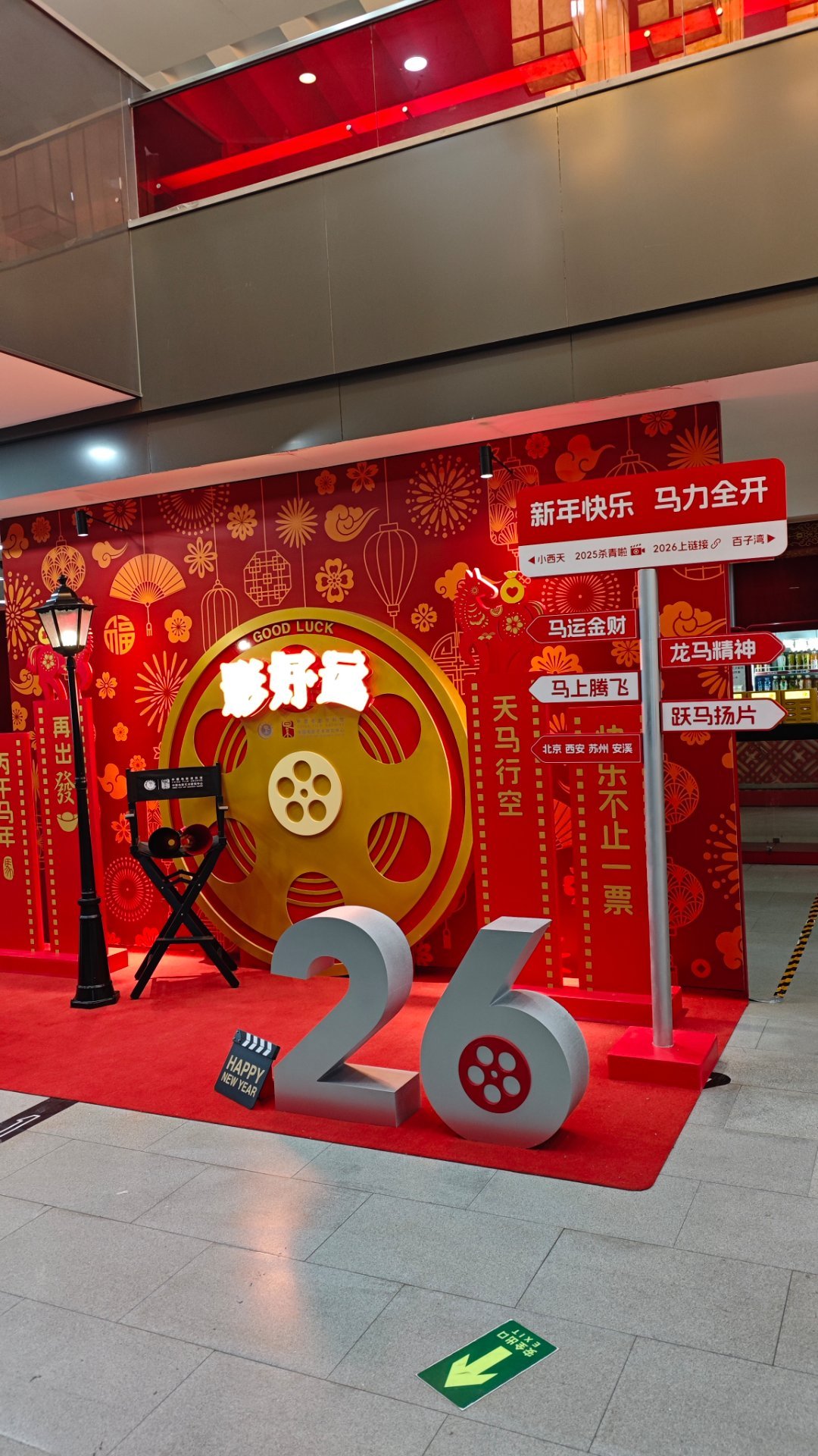 昨天去资料馆看了大卫林奇的妖夜慌踪，一个被出轨的丈夫的血腥复仇的故事，又暴力又色