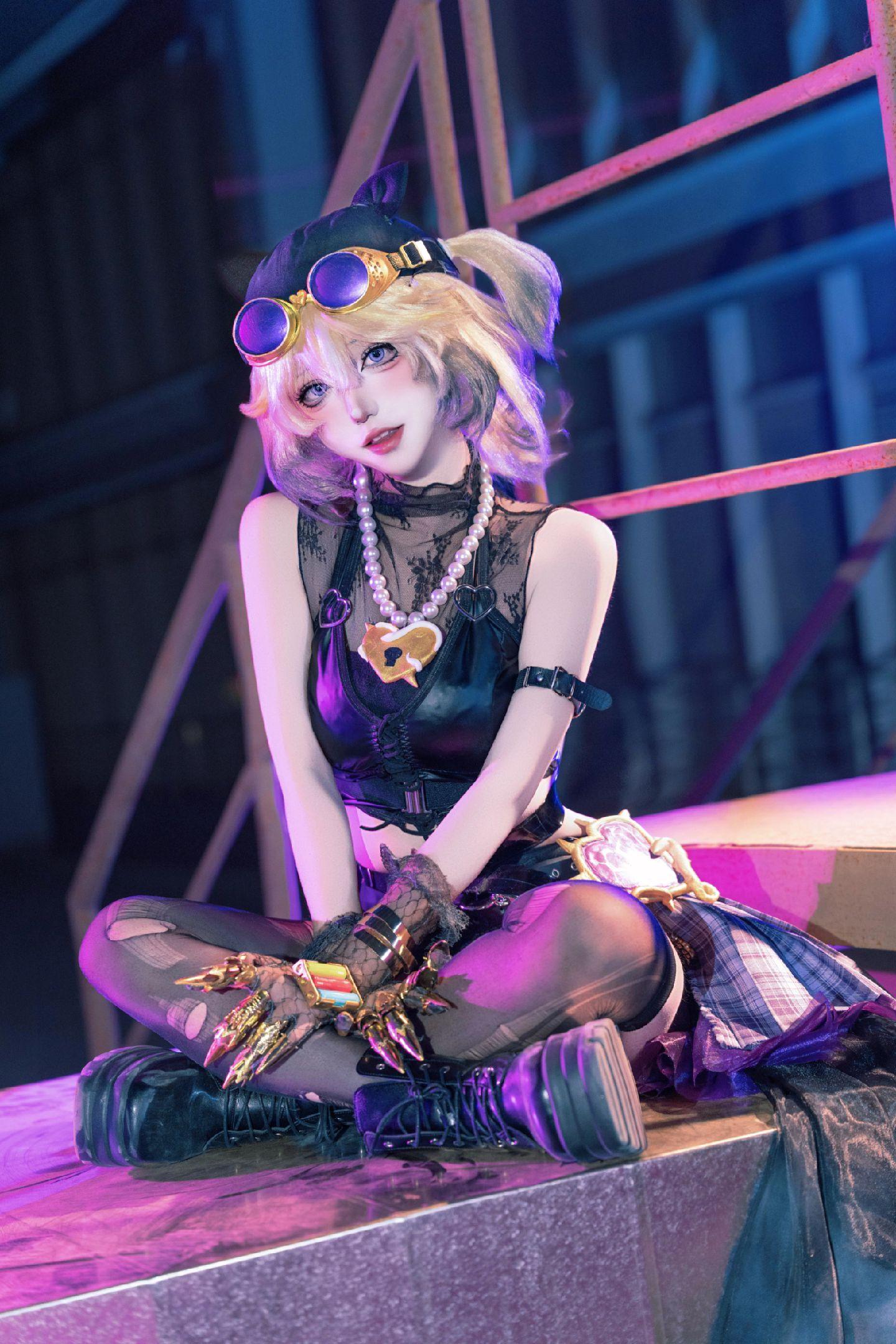 看到我这么萌你不直接炸了吗。第五人格角色cos第五人格真理之下