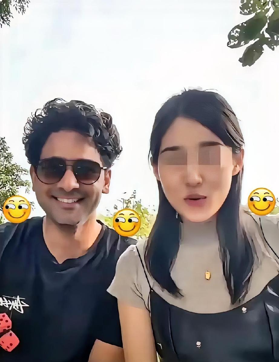 印度小伙儿和北京姑娘恋爱了，还高调晒娃。没想到被网友扒出，男的竟然是北京独生子女
