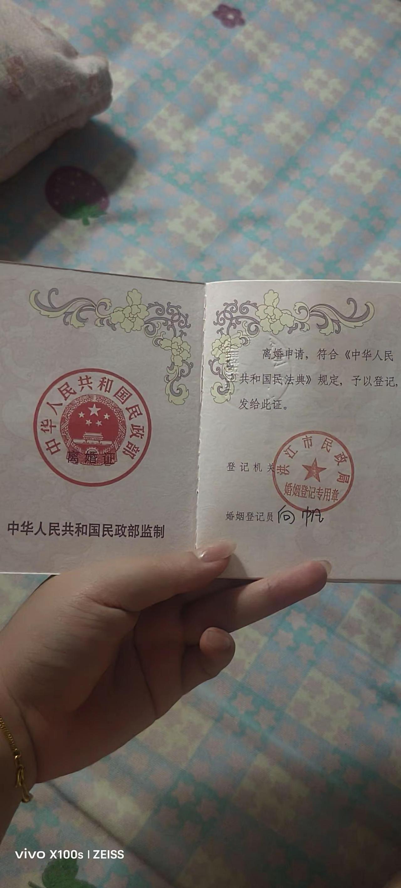 渐渐爱上现在的自己，不怕失去谁，也不得罪谁，你瞧不起我，我未必瞧的上你。人和人互