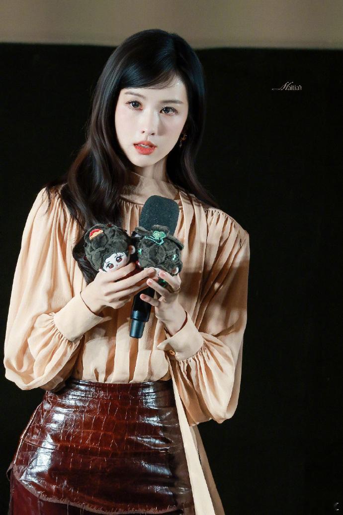陈都灵夸粉丝声音好可爱 完全没有高高在上的架子！和粉丝平等交流，用心倾听心声，大