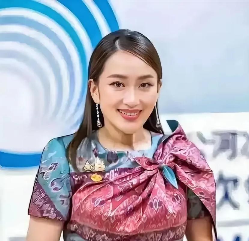 快报，快报
 
泰国刚刚通报了
 
今天（8月9日）凌晨，一列特快列车在巴蜀府突