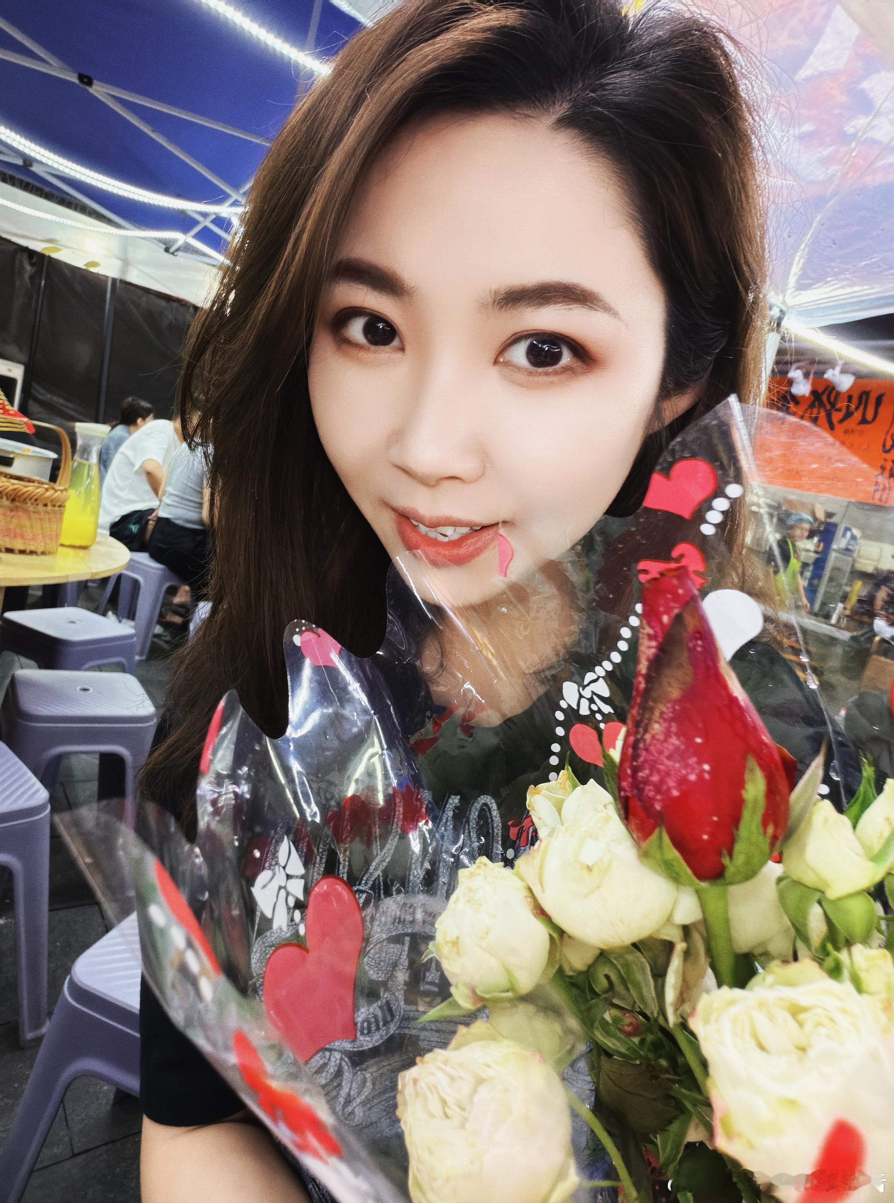 日子怎么可能在哪过都一样呢毕竟……哪个城市有这么大碗的冰粉！！！！重庆