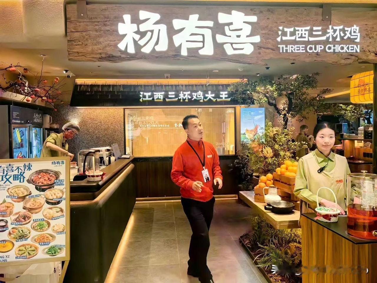 走访江西三杯鸡大王杨有喜
​上海湘菜头部巡湘记新项目
​欧阳总进化的第二增长曲线