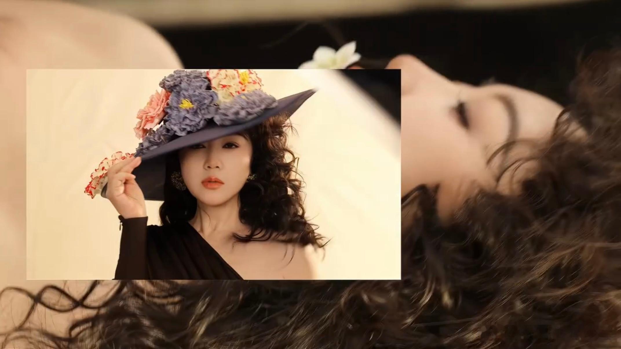 闫妮把馍穿在身上闫妮陶瓷白花唇妆 西安女人闫妮拍大片太有味道了！头顶花馍自带故事
