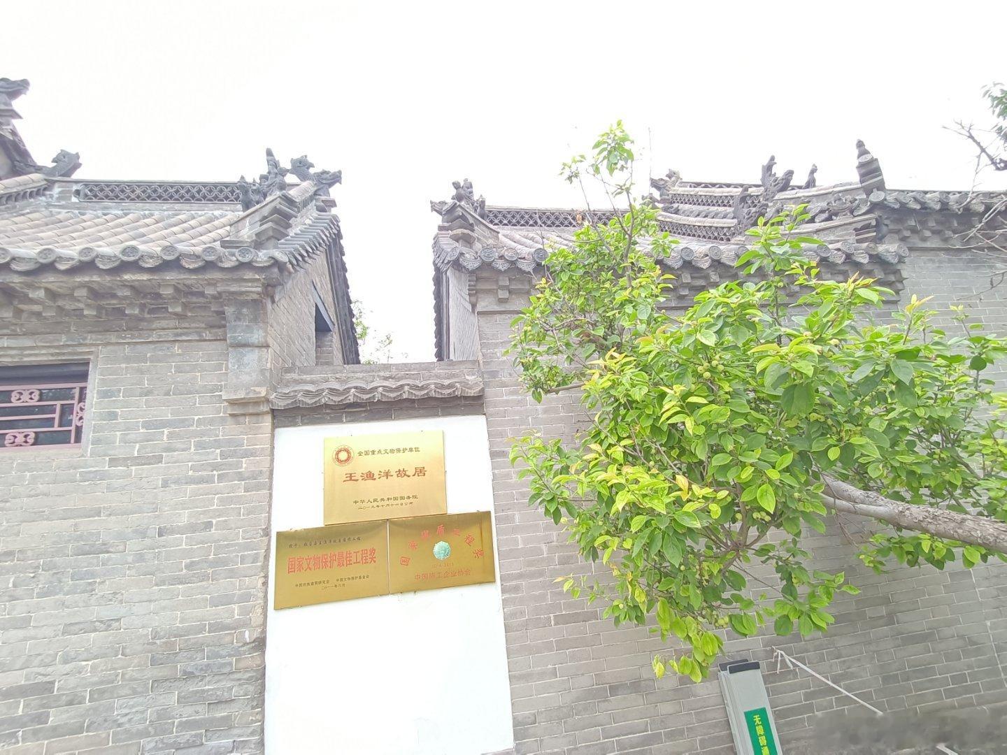 随手拍旧时王谢堂前燕，飞入寻常百姓家。，树木掩映别样风情 