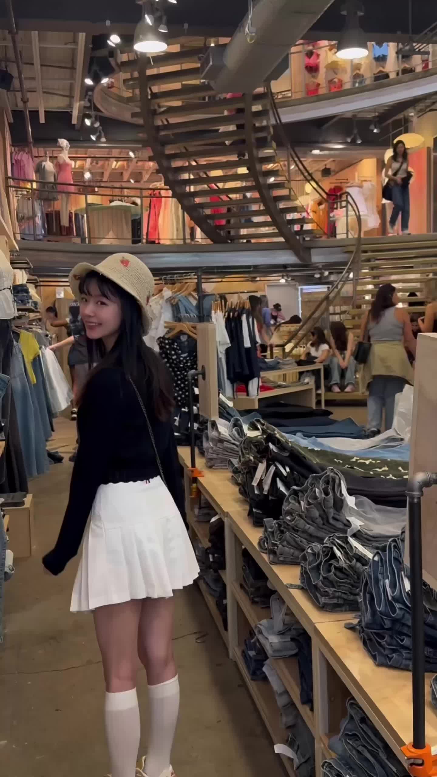 你开始和新的女孩见面了，我们之间不过尔尔对吗