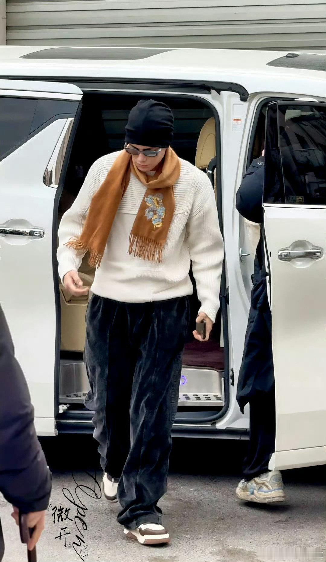 丁禹兮冷帽围巾look  丁禹兮冷帽潮男  丁禹兮冷帽围巾的造型杀来，高级感与时