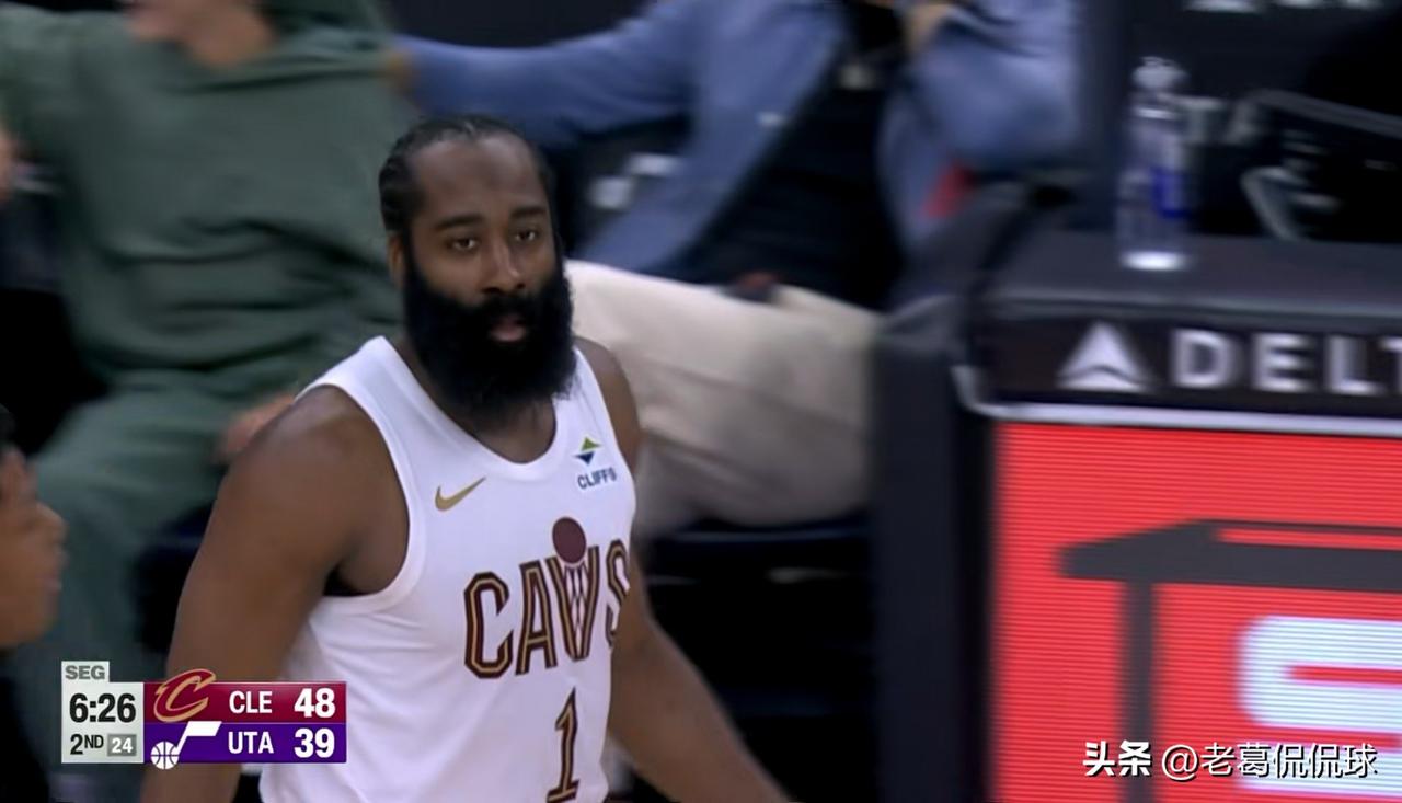 骑士球星莫布里真是太会夸哈登了！在今天骑士客场以122：113战胜爵士的赛后采访