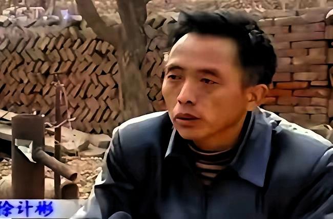 1990年冬天，河北曲周县，一个民办教师徐计彬被堂嫂指认强奸。警方鉴定精斑血型是
