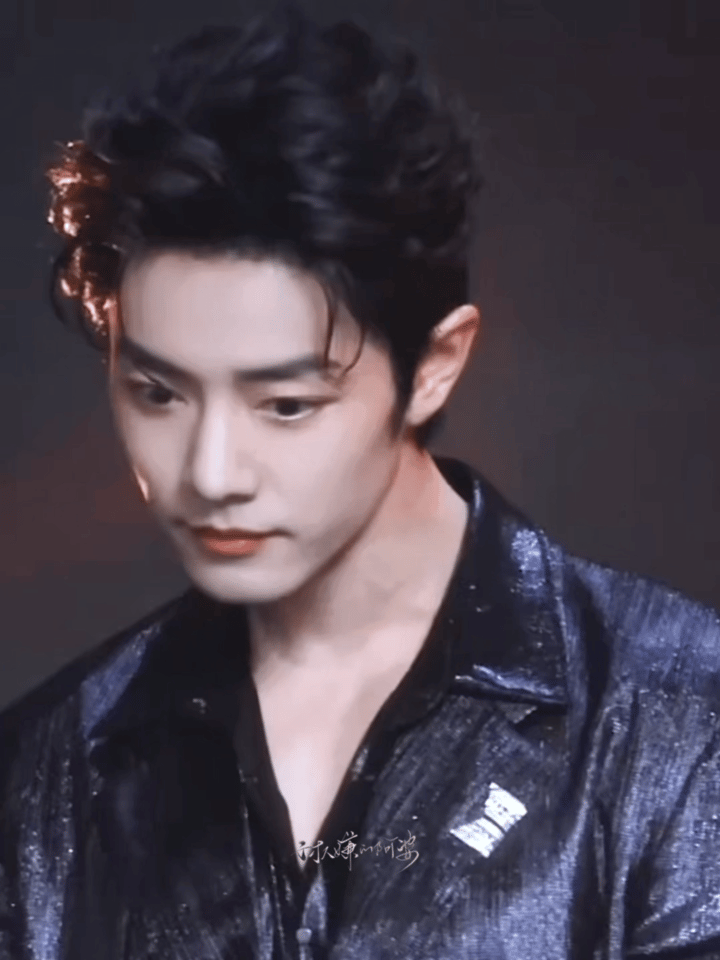 肖战干净纯澈儒雅明媚，但只要动起来就是那么性感撩人