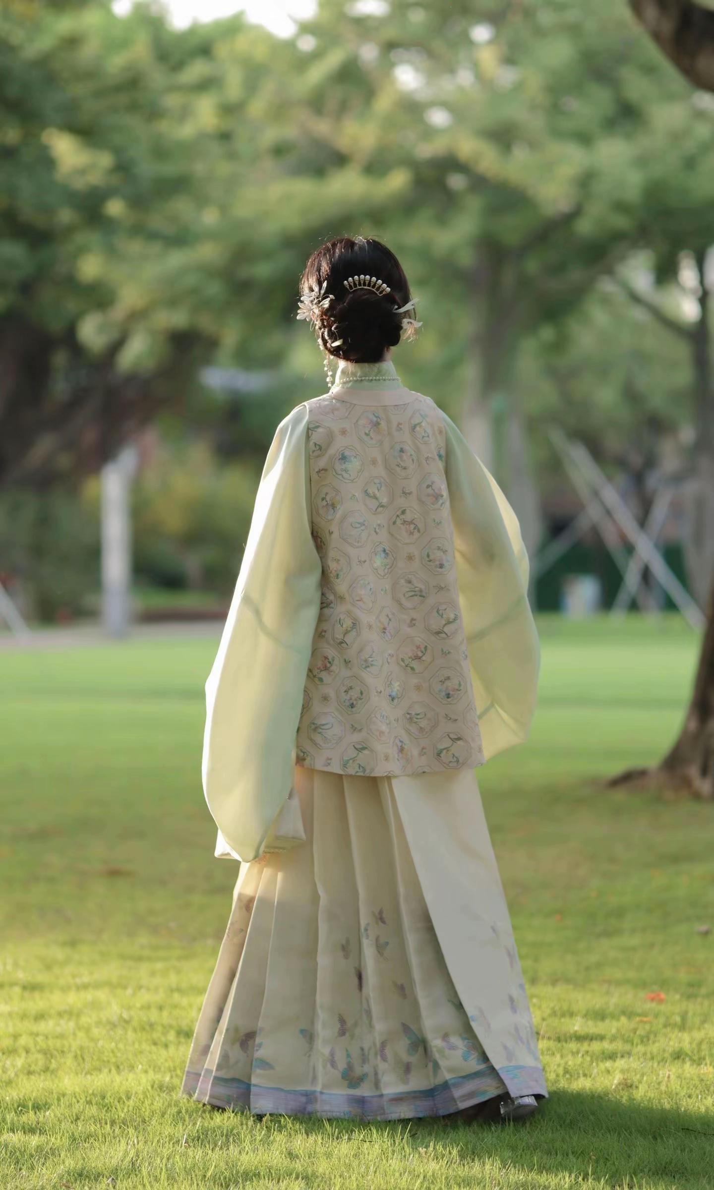 穿过春夏秋冬的明镜也要闭店了 真的好喜欢她家的少女系设计呀