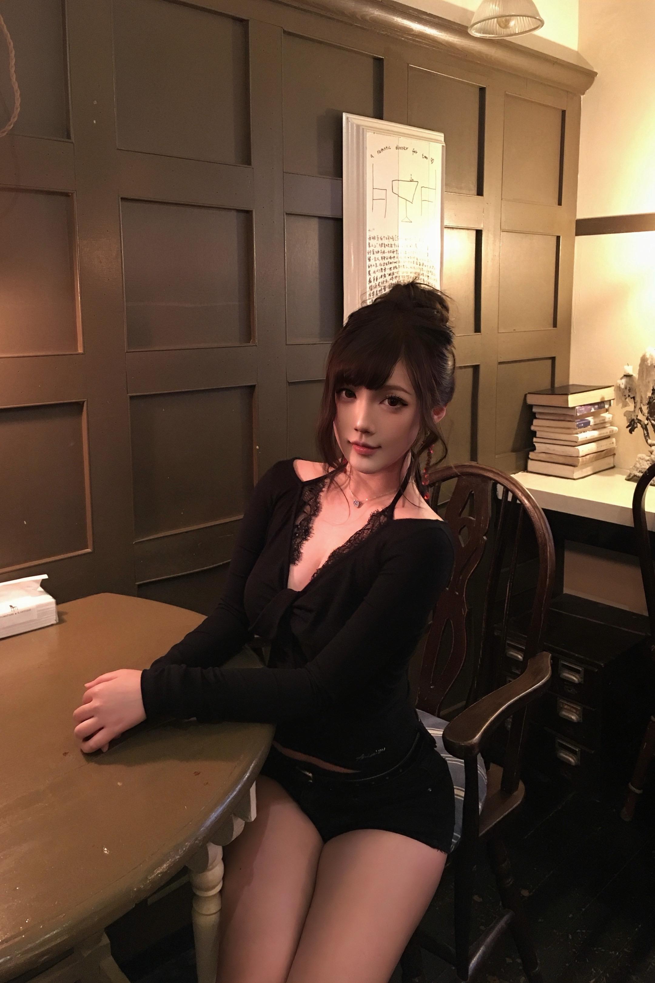 骗你的 其实我根本不在意你聊了几个女的 因为我的世界从不缺比你好的