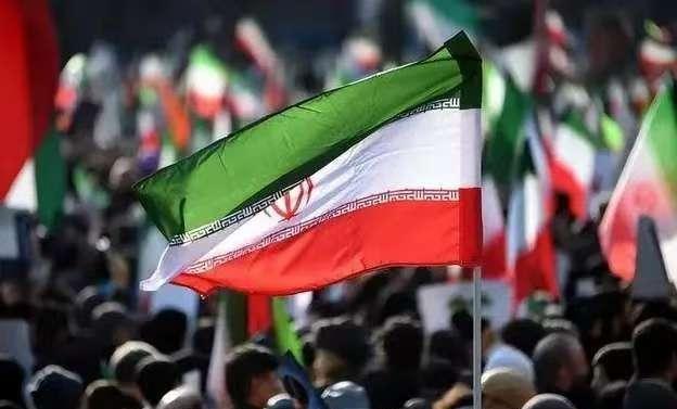 真的是看呆了！潜意识里早知道有问题，但这尊“史级大佛、军中高层卧底”还是超出了所