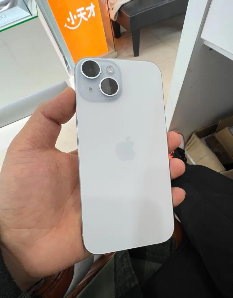 真的离谱！为啥今年15价格会暴跌呢？

1、配置没啥诚意，iPhone 15还是