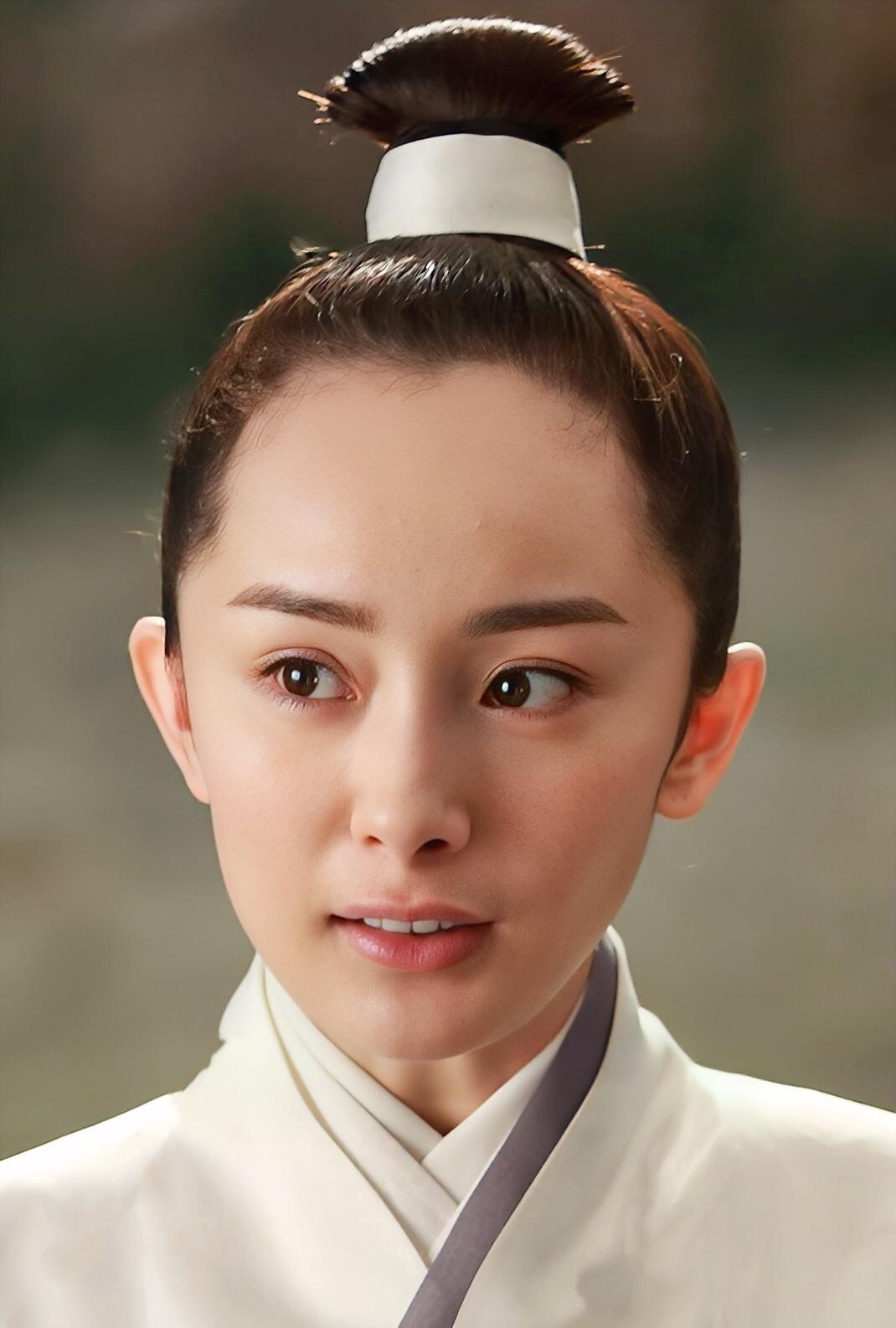 感觉就是头发扎的太紧了，其他没啥