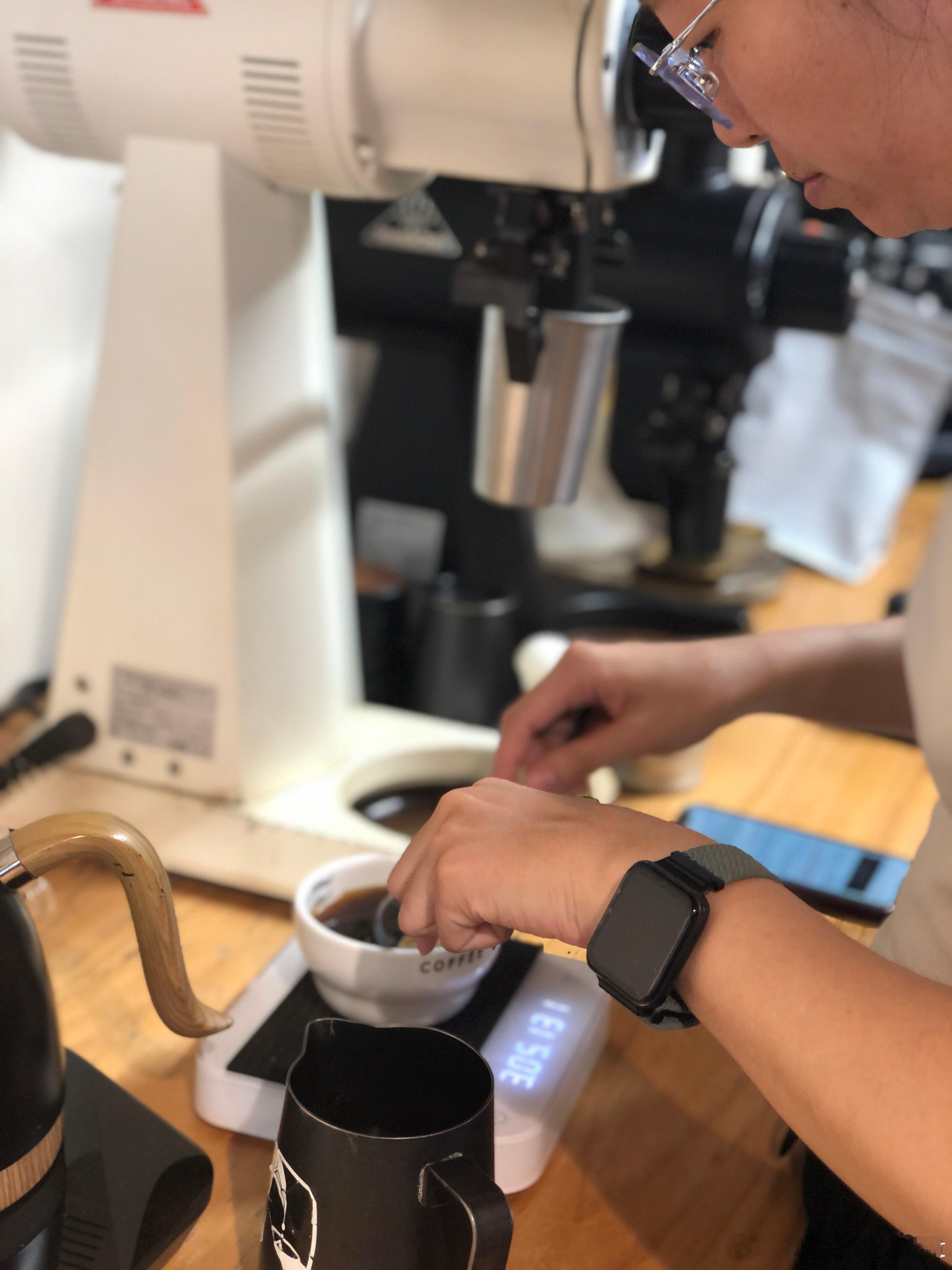 又一天的工作结束✅💪☕️🫘🥱🌃🎮🌛咖啡工作室咖啡培训咖啡课程咖啡烘焙