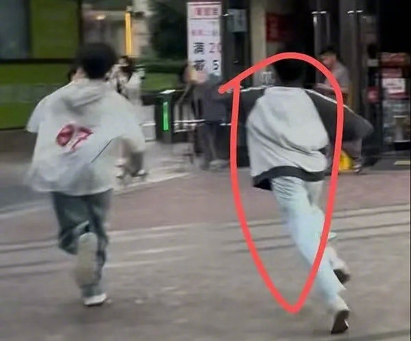 时代峰峻否认张奕然被打时代峰峻否认张奕然被打，还呼吁网友理智追星，不夸大误导网络