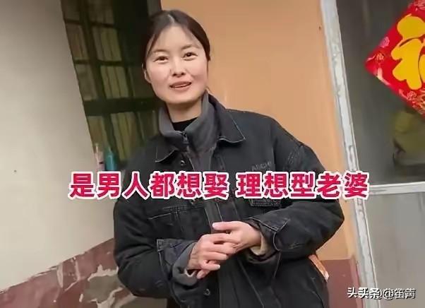 30岁农村小伙去相亲，到女方家，发现女孩一脸的素颜，正在帮家人择菜做饭，女孩见男