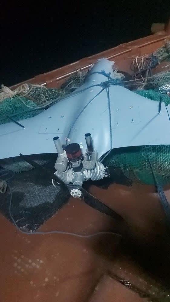 一名伊朗渔民昨天在波斯湾发现一架几乎完好的以色列Orbiter X监视无人机漂浮