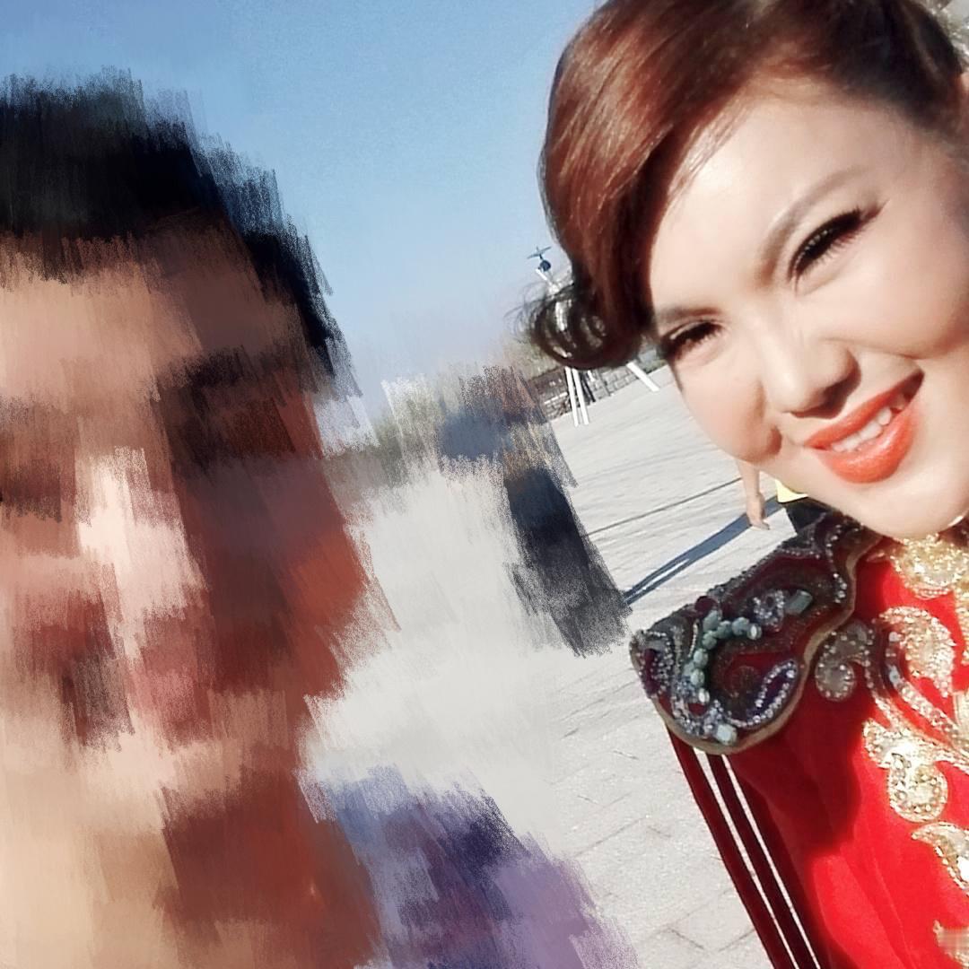 蛙趣了这个小小图皮肤好好，刷到这张好明媚吧，哎呦本来是去ins上看我老母的 