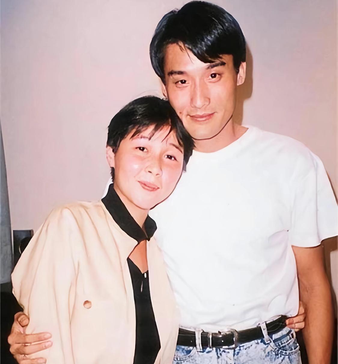 年轻时的梁家辉与妻子