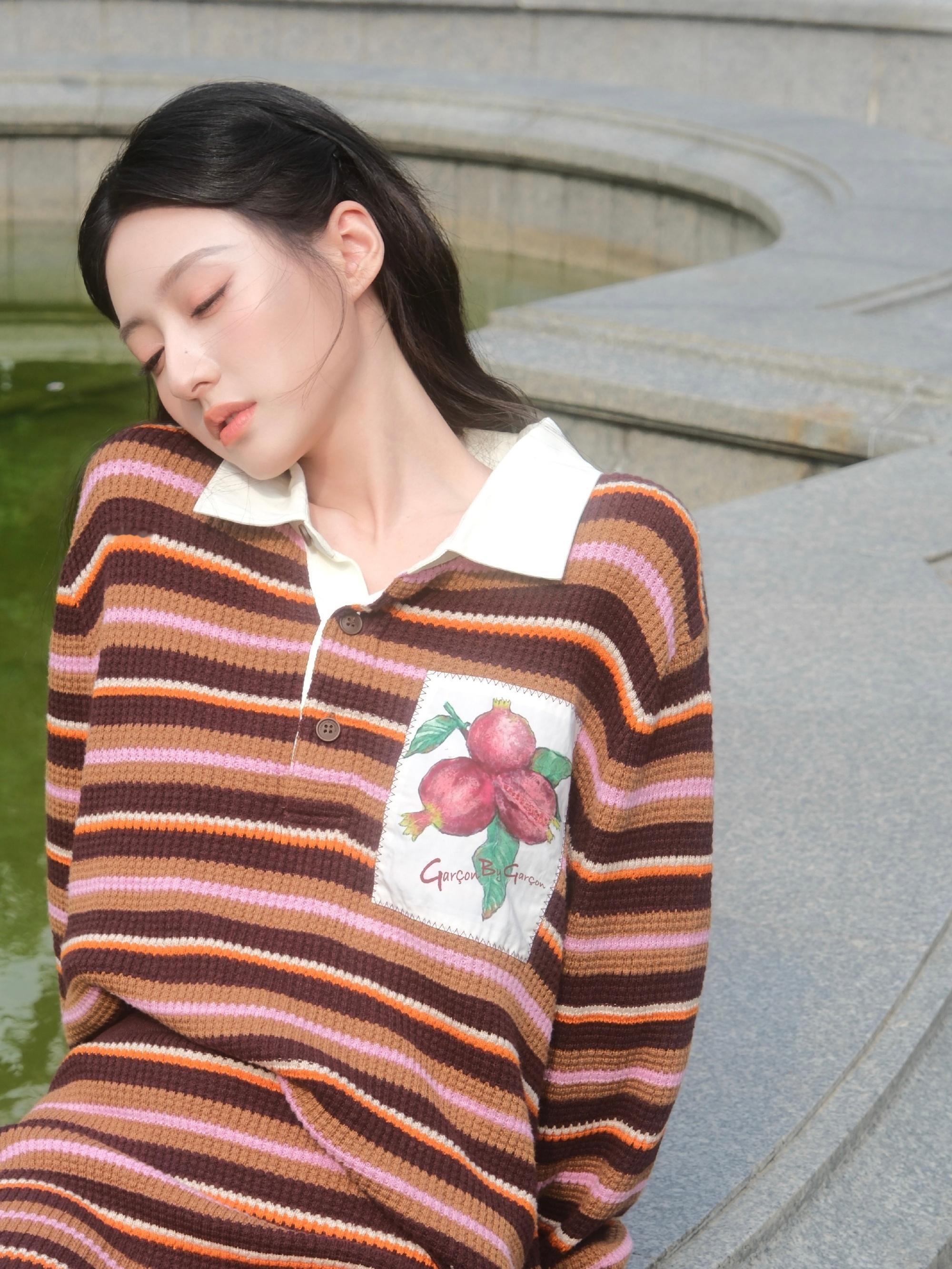 胡连馨：金色暖阳，条纹时尚。胡连馨