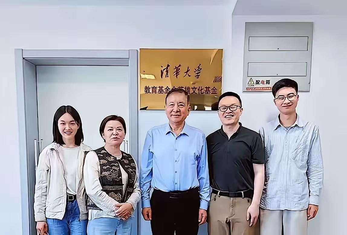 庞众望真的好避嫌哦。他为何如此优秀，那么苦难的家庭居然养出天之骄子。宠众望天崩开