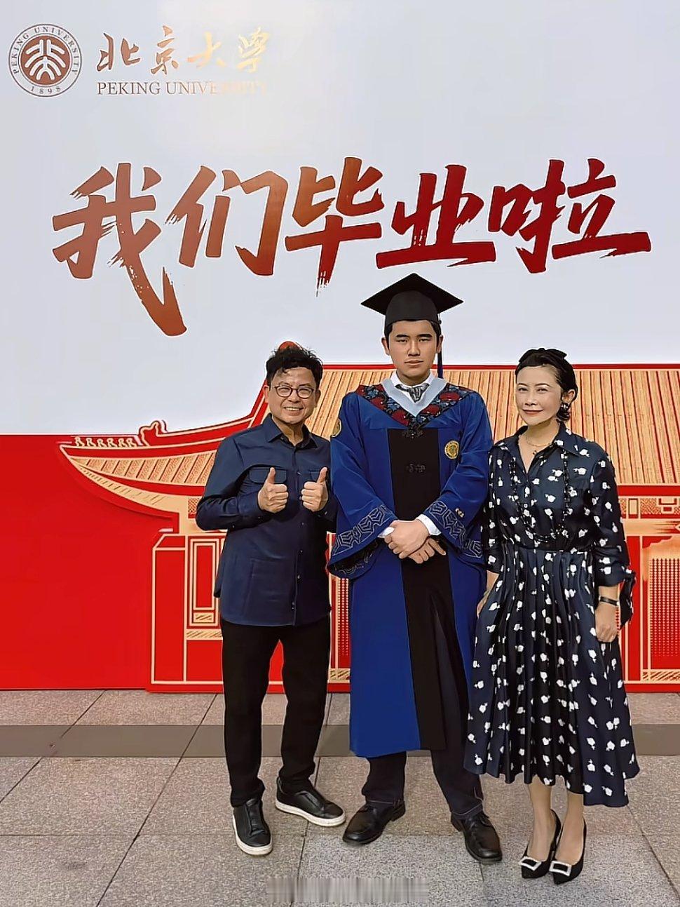 中国香港演员黄一山虽然一直在电影里面演小配角，但是他的儿子北大研究生毕业，这成就
